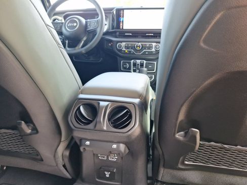 Used 2025 Jeep Gladiator Mojave w/ Steel Bumper Group AWD/4WD image 35