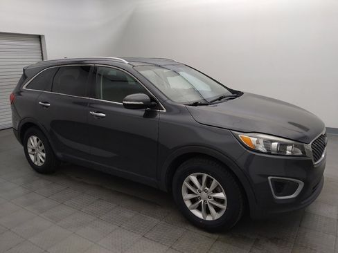 Used 2018 Kia Sorento FWD image 11