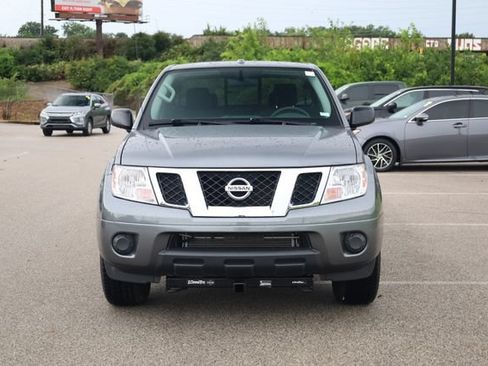Used 2017 Nissan Frontier SV RWD image 2