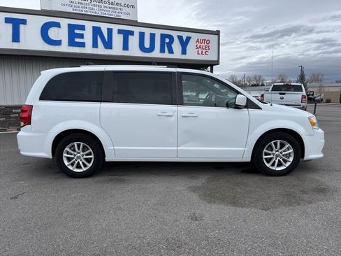 Used 2018 Dodge Grand Caravan SXT image 26