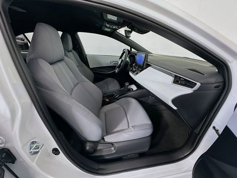 Used 2025 Toyota Corolla SE image 25