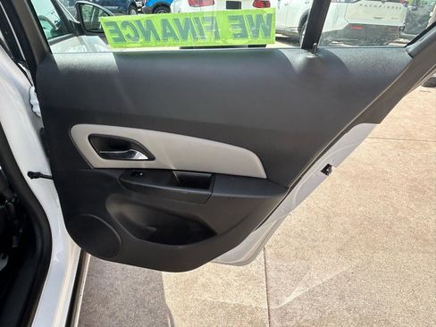 Used 2013 Chevrolet Cruze LS FWD image 15