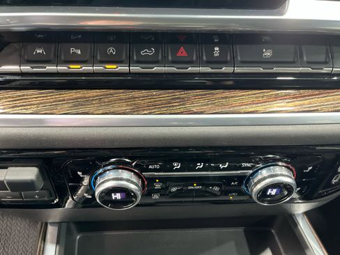 Certified 2022 GMC Sierra 1500 Elevation w/ Elevation Premium Package image 25