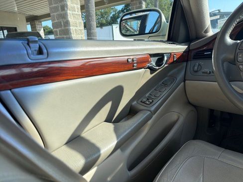 Used 2005 Cadillac De Ville w/ Equipment Group FWD image 14
