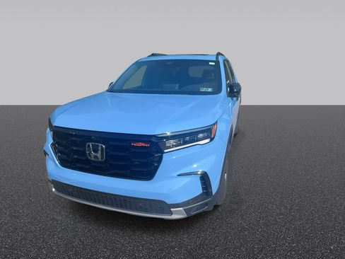 Certified 2025 Honda Pilot TrailSport image 4