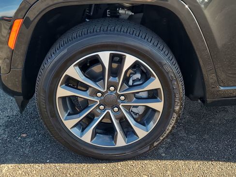 Used 2024 Jeep Grand Cherokee Overland w/ Trailer Tow Package image 16