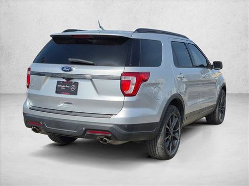 Used 2019 Ford Explorer XLT w/ Equipment Group 202A FWD image 5