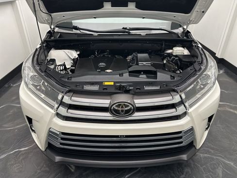 Used 2019 Toyota Highlander Limited Platinum AWD/4WD image 34