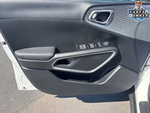 Used 2025 Kia Soul LX FWD image 10