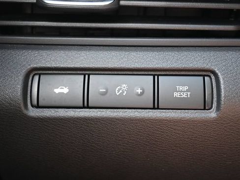 Used 2025 Nissan Altima 2.5 SV FWD image 38