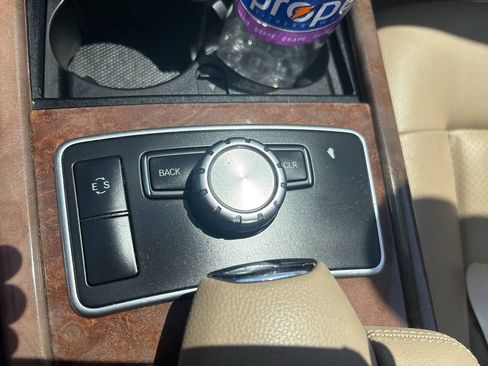 Used 2013 Mercedes-Benz E 350 4MATIC Sedan image 30