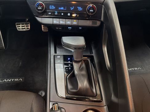 Certified 2025 Hyundai Elantra Sport FWD image 20