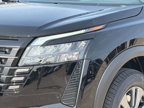 New 2026 Nissan Pathfinder SV image 4