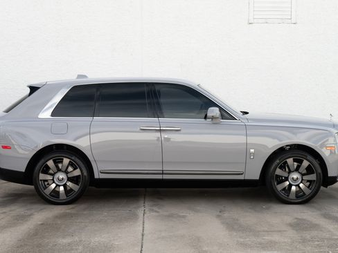 Used 2024 Rolls-Royce Cullinan AWD/4WD image 5