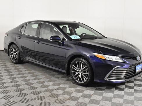 Used 2022 Toyota Camry XLE image 4