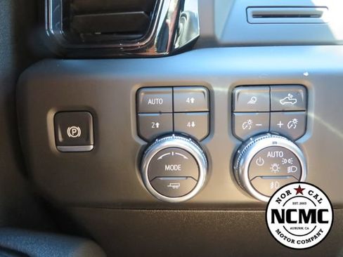 Used 2025 GMC Sierra 1500 AT4 AWD/4WD image 38