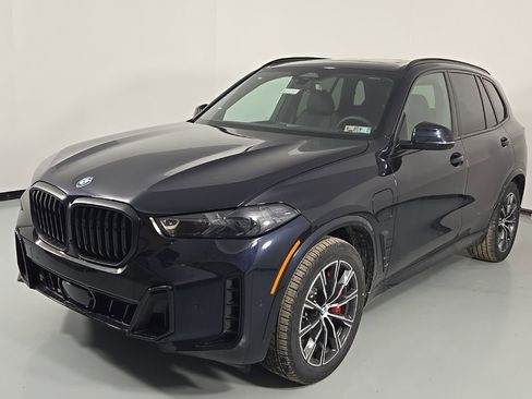 New 2026 BMW X5 xDrive50e w/ M Sport Package AWD/4WD image 3
