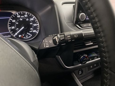 Used 2025 Nissan Rogue SV image 21