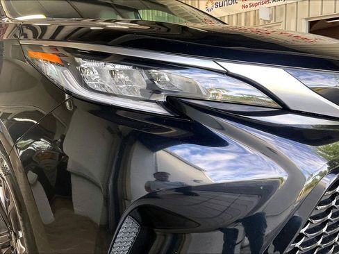 Used 2024 Toyota Sienna XSE AWD/4WD image 27