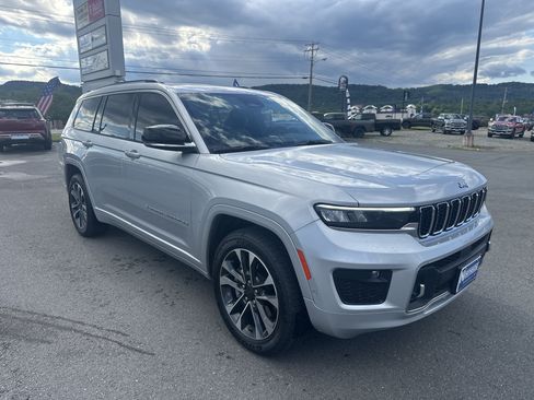 Used 2021 Jeep Grand Cherokee L Overland w/ Luxury Tech Group IV AWD/4WD image 11