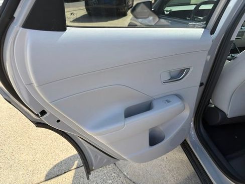 Used 2024 Hyundai Kona Limited AWD/4WD image 30