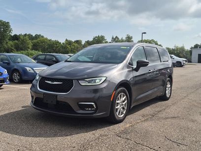 Used 2023 Chrysler Pacifica Touring-L