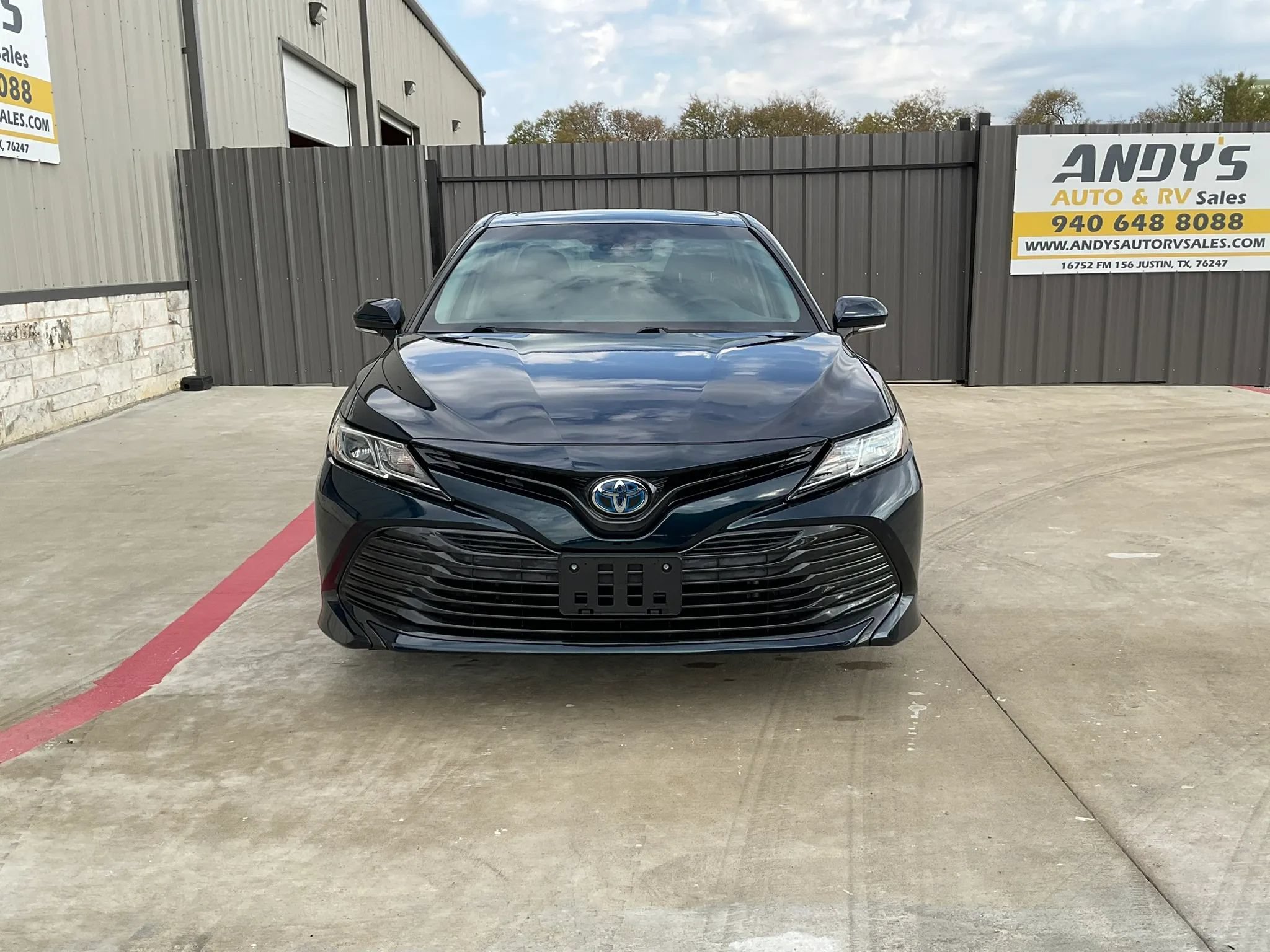 Used 2018 Toyota Camry LE w/ Audio Package FWD image 2