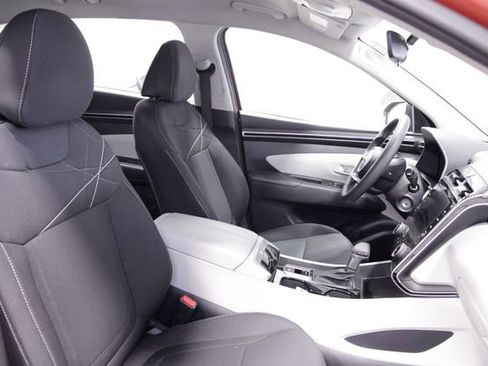 Used 2023 Hyundai Tucson SE image 13