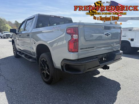 Used 2024 Chevrolet Silverado 1500 Custom Trail Boss w/ Turbomax Blackout Package AWD/4WD image 5