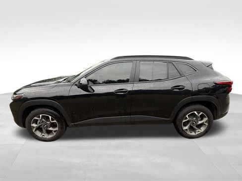 Used 2024 Chevrolet Trax LT FWD image 3