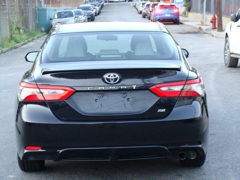 Used 2018 Toyota Camry SE FWD image 7