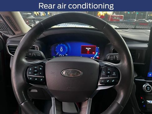 Used 2023 Ford Explorer Platinum w/ Technology Package image 17