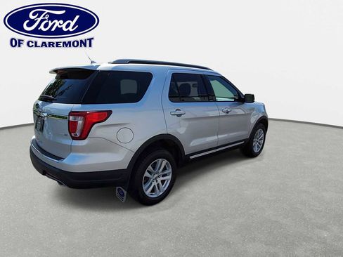 Used 2018 Ford Explorer XLT w/ Equipment Group 201A AWD/4WD image 8
