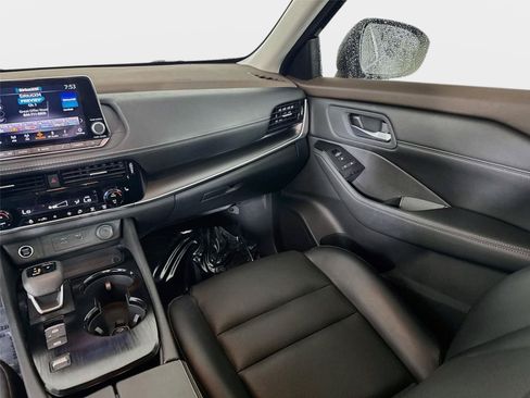 Used 2023 Nissan Rogue SV w/ SV Premium Package FWD image 25
