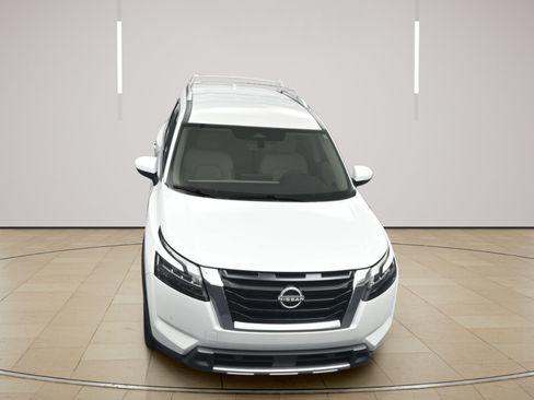 Certified 2025 Nissan Pathfinder SL FWD image 32