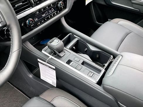 New 2026 Nissan Pathfinder SL image 7