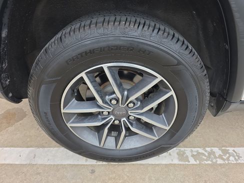 Used 2019 Jeep Grand Cherokee Limited image 33