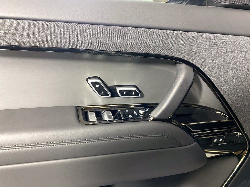 Used 2023 Land Rover Range Rover Sport SE AWD/4WD image 10