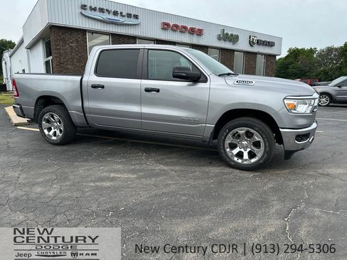 Used 2023 RAM 1500 Big Horn AWD/4WD image 3