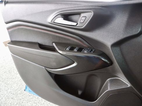 Used 2024 Chevrolet Trax RS w/ Sunroof Package FWD image 22
