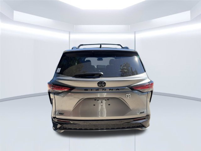 Used 2026 Toyota Sienna XSE FWD image 7