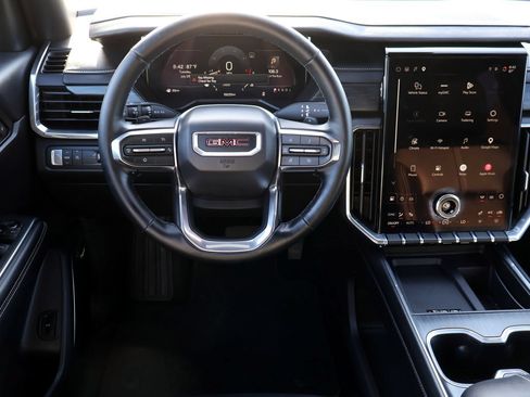 Used 2026 GMC Acadia Elevation w/ Elevation Premium Package FWD image 17