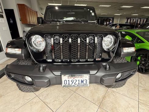 Used 2021 Jeep Gladiator Sport AWD/4WD image 13
