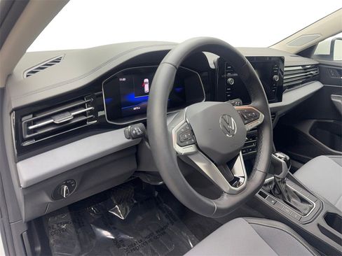 Used 2025 Volkswagen Jetta SE w/ Sunroof Package image 49