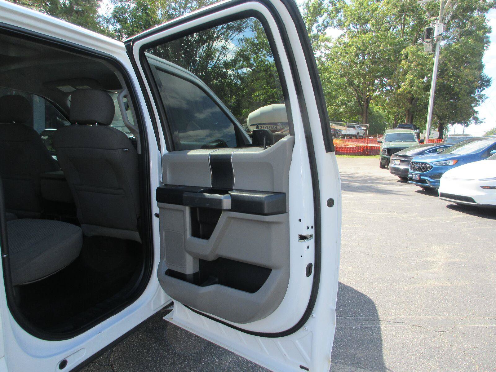 Used 2017 Ford F150 XLT AWD/4WD image 19