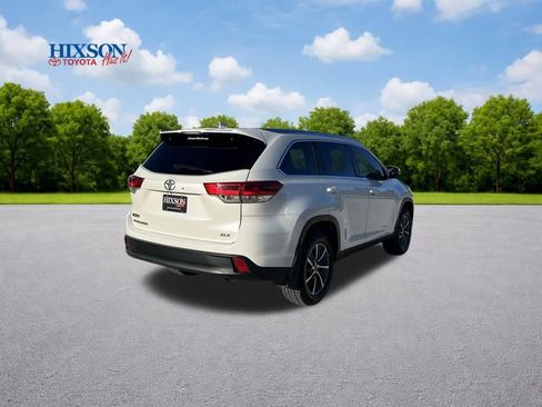 Used 2019 Toyota Highlander XLE image 7