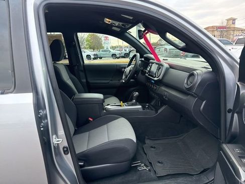 Used 2021 Toyota Tacoma TRD Off-Road w/ Technology Package image 15
