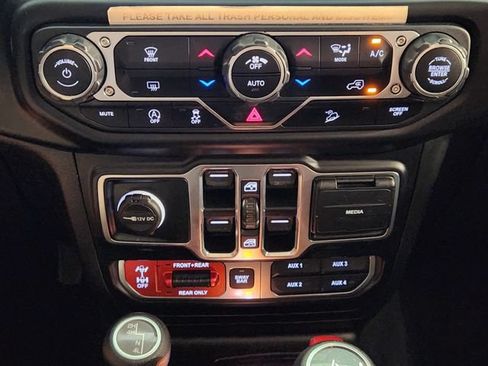 Used 2020 Jeep Wrangler Unlimited Rubicon w/ Dual Top Group AWD/4WD image 17
