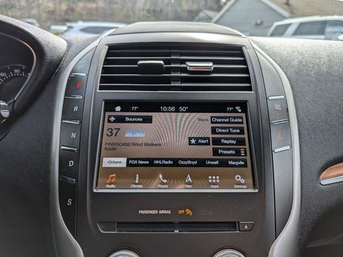 Used 2019 Lincoln MKC Select w/ Select Plus Package AWD/4WD image 17
