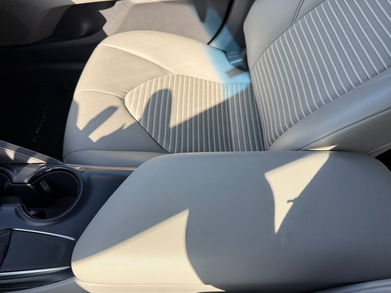 Used 2019 Toyota Camry SE w/ Carpet Mat Package FWD image 14